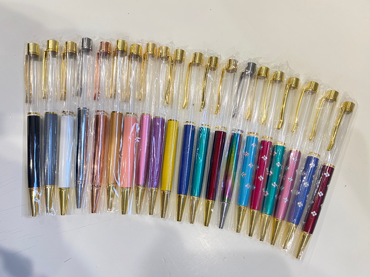 �{�̂ɂȂ�{�[���y���͂�������̃J���[���炨�I�т��������܂��B