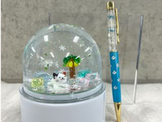 お子様に人気のスノードームと大人に人気のハーバリウムペンがセットのプランです!