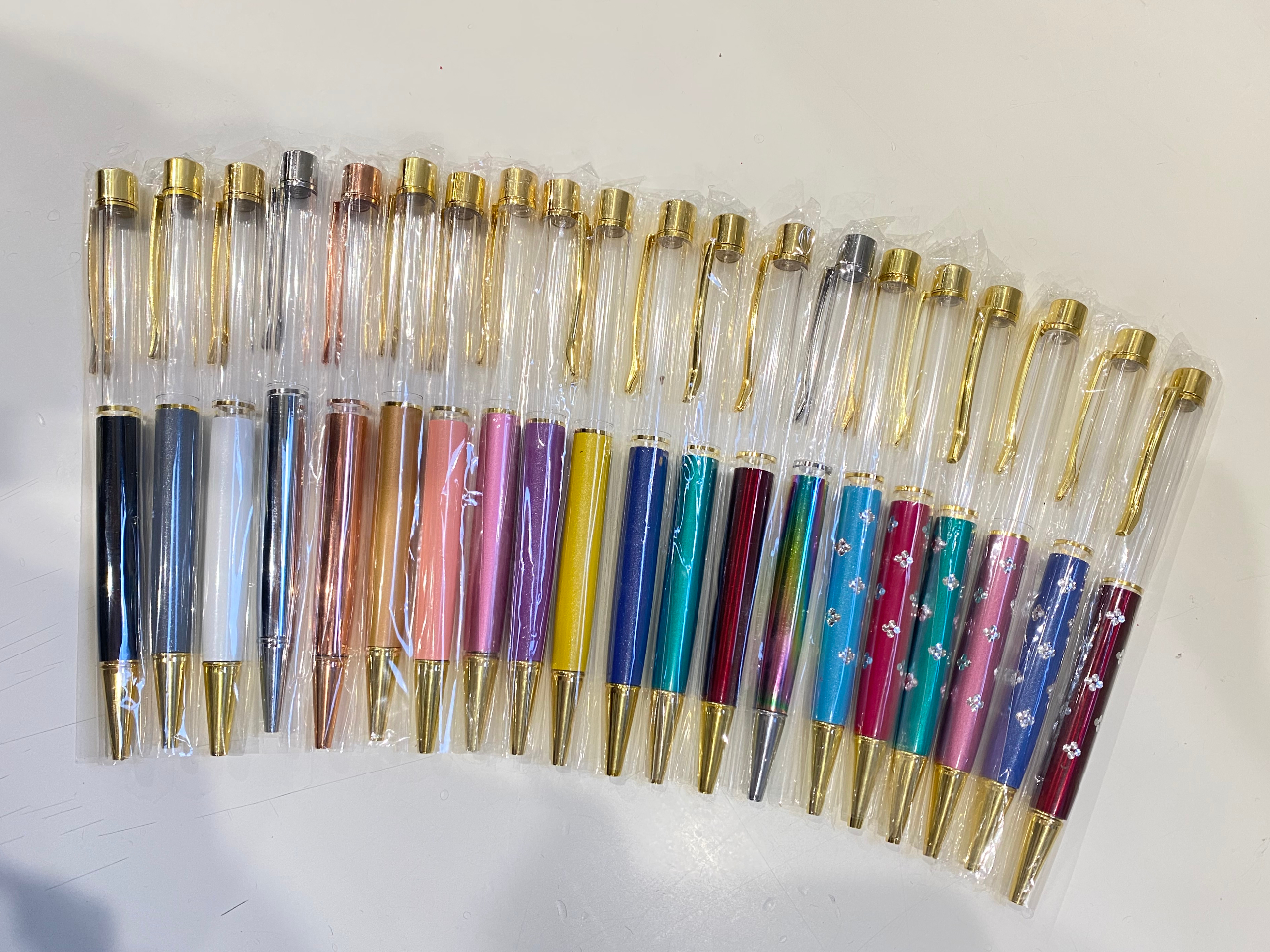 �{�̂ɂȂ�{�[���y���͂�������̃J���[���炨�I�т��������܂��B