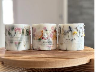 自然由来のソイ(大豆)ワックスとお花との相性が抜群です!ミルキーな蝋の質感も優しい印象です