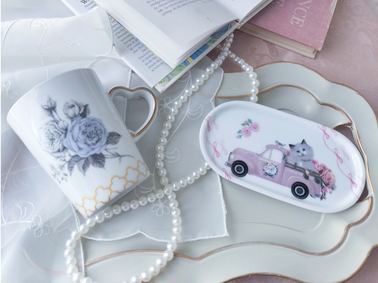 アイテムを選んで素敵な作品を作ることができます。