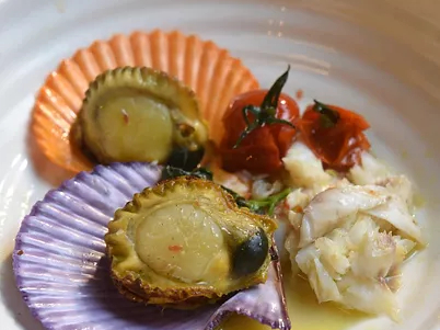 四国の西南部にしか生息していないヒオウギ貝。見た目はカラフルでいい出汁が出るので、残った煮汁でパスタにするでござる!!