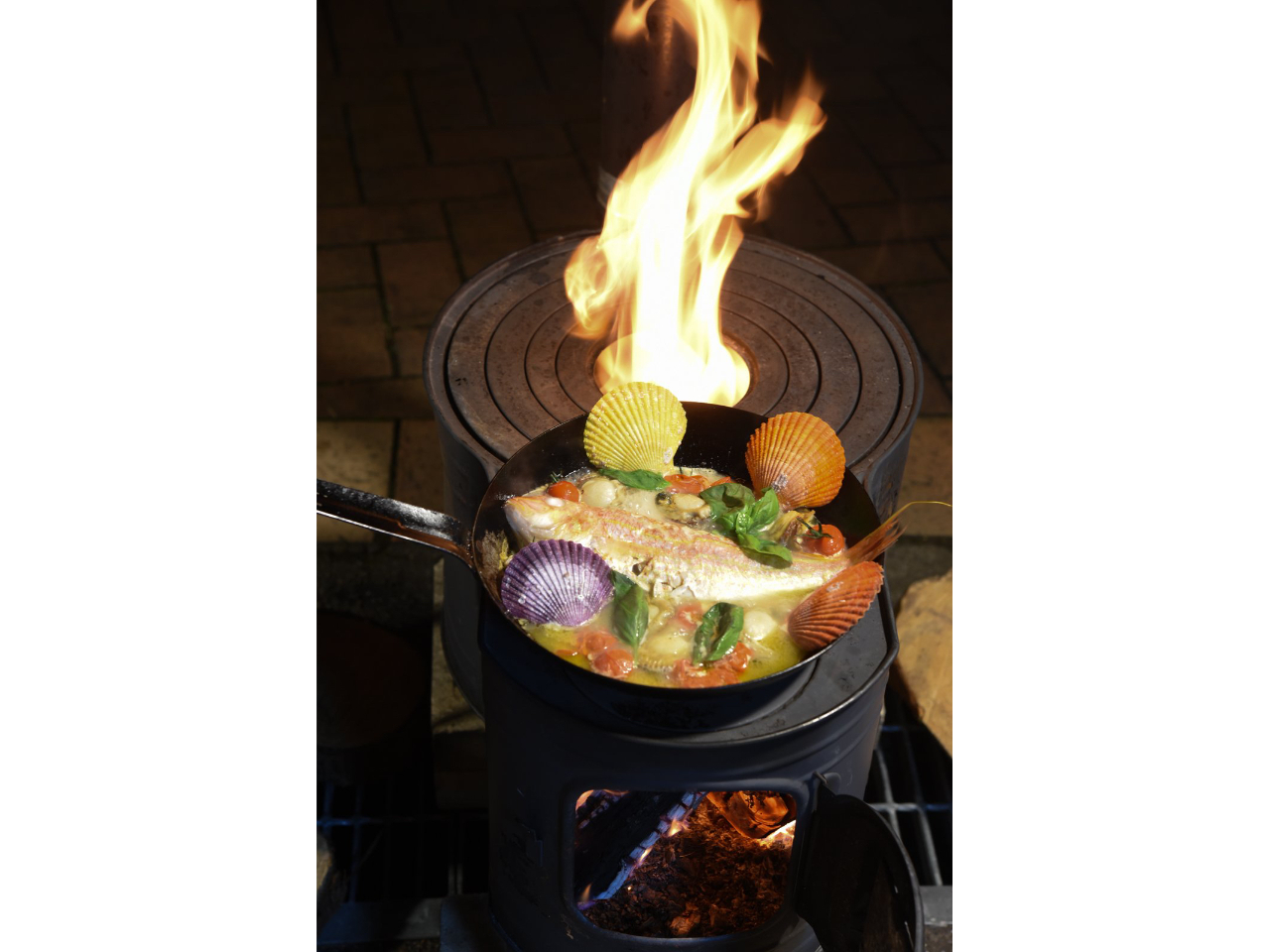 ANApbcÁA݂Ȃŋ͂ĉ΋NƂ납n߂łB{̉΂ō镰ΗB̃ANApbcAłII