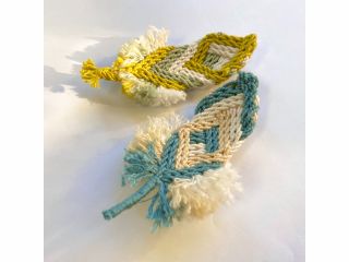 羽型のブローチ「スーカブローチ」