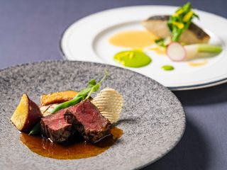 国産牛をメインに旬の魚も味わえるフルコース