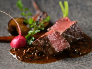 国産牛フィレ×トリュフのメインで贅沢なランチをお楽しみいただけます。