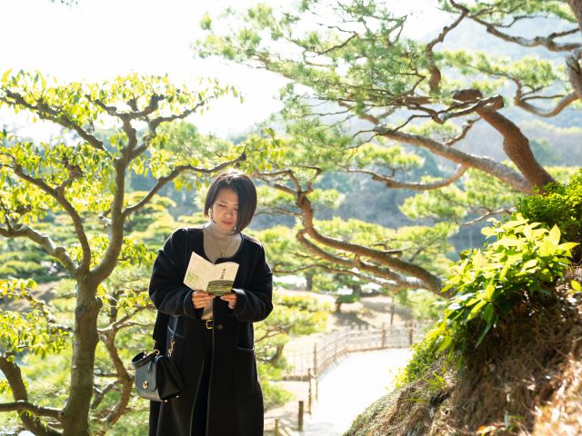 マップを見ながらの散策。少しのアップダウンの先には、素晴らしい景色が広がります。