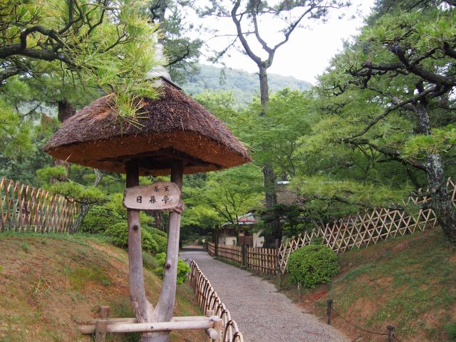 食事場所である日暮亭の入口