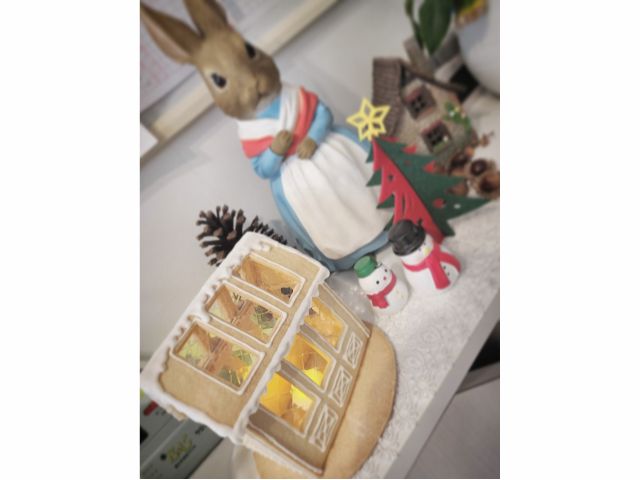 食べて美味しい生地で作成する為高温多湿を避けて5日くらいまでには召し上がっていただくことをお勧めしますが、クリスマスまでお部屋に飾って楽しむこともできます♪