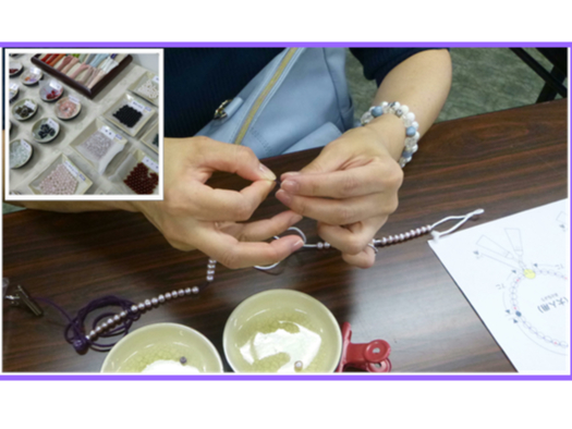 ひとつひとつ思いを込めて糸に通して繋ぎます