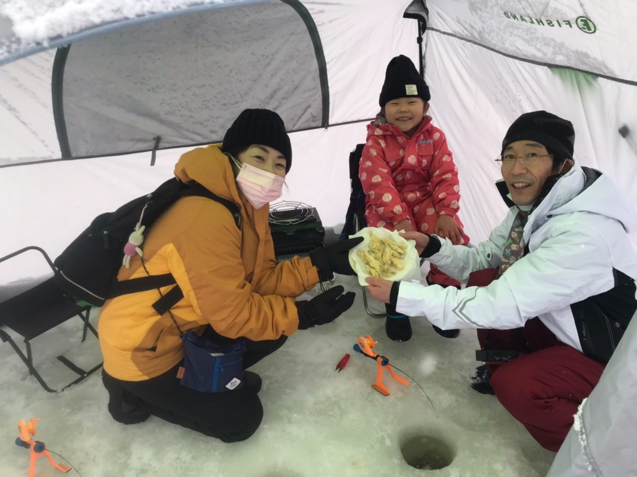 札幌】学生応援！学割プラン！茨戸川で氷上わかさぎ釣り体験！～札幌駅