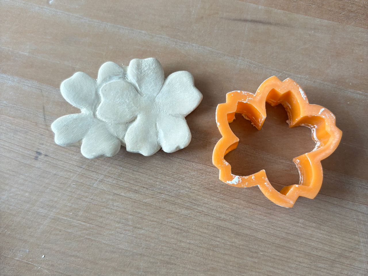 お好きなクッキー型で型取りも可能!