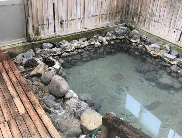 男性岩風呂(露天ではございません)