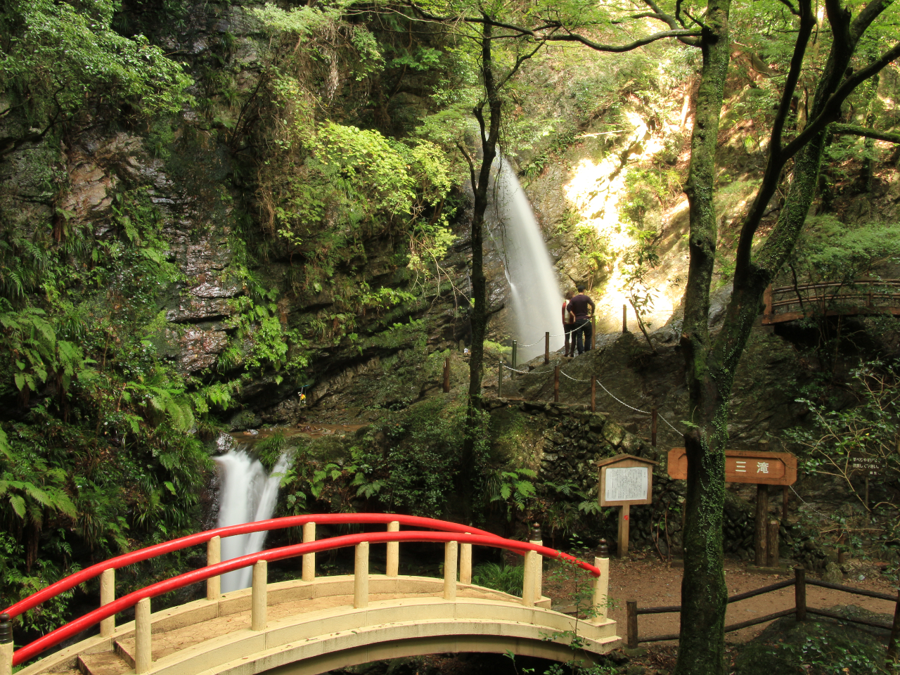 yߗ׊ό ROzROƂ́AzӐx̎Oɗ㉺i̒jAƁA≺̓V3̑̑́B{όSIɂI΂ꂽi