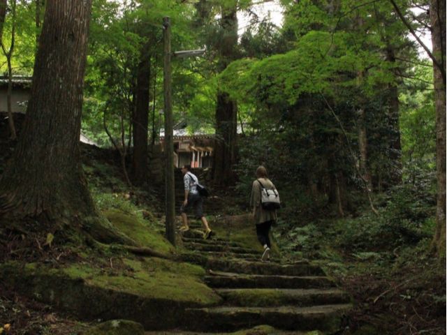 志都岩屋神社の参道