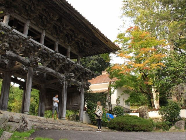 西蓮寺の門にびっくり!