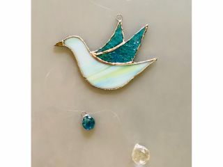 鳥のサンキャッチャー。クリスタルボール付き。12p×9p