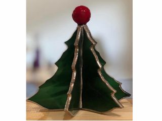 高さ11p程の小さなクリスマスツリー。ガラスの種類によって一つずつ違うツリーが出来上がります。お好みのパーツを選んで組み立てていきます。