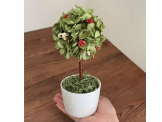 まんまる可愛いトピアリーは、プリザーブドフラワーを使うので、本物のお花ならではの自然な仕上がりが人気です。少しずつ変化していく色合いも楽しみのひとつです♪