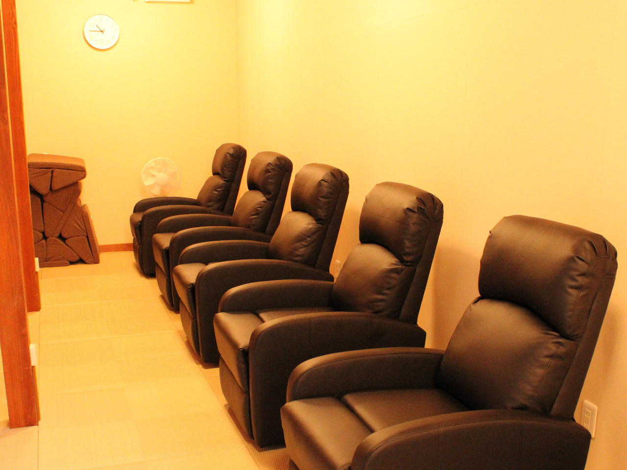 ���N���C�j���O�`�F�A(����R�[�i�[)