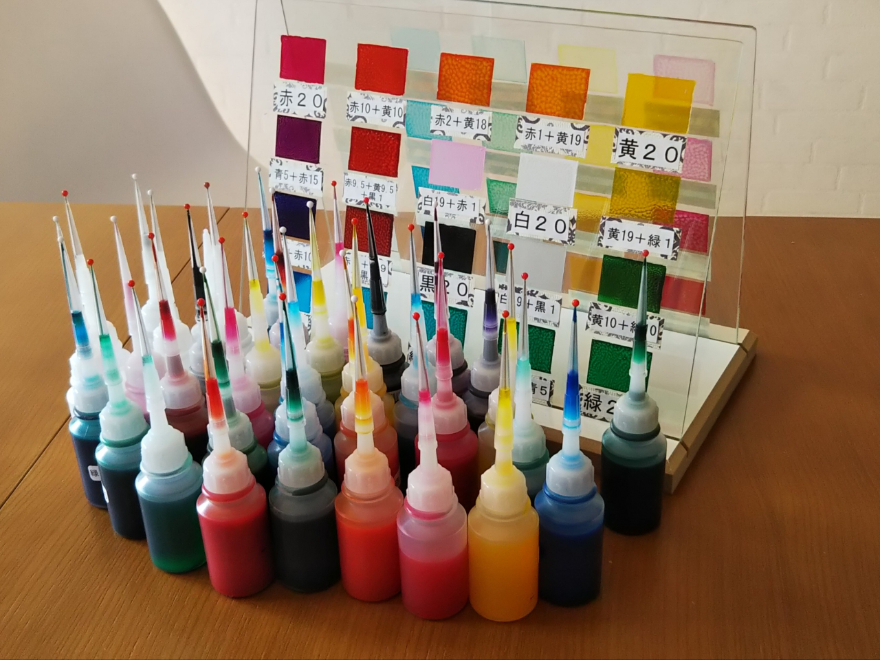 ディンプルアートに使用するディンプルアートカラー。全36色あります。