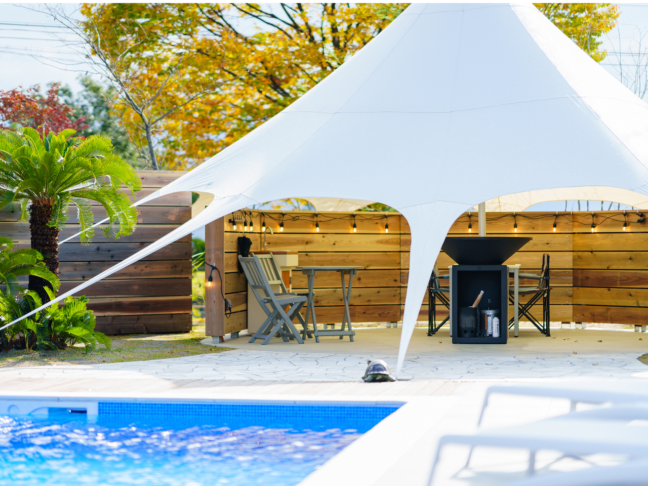 人気のテラス席。天気のよい日は写真スポットとしてもおすすめです。(Villaのご予約のある日はご利用いただけません。)