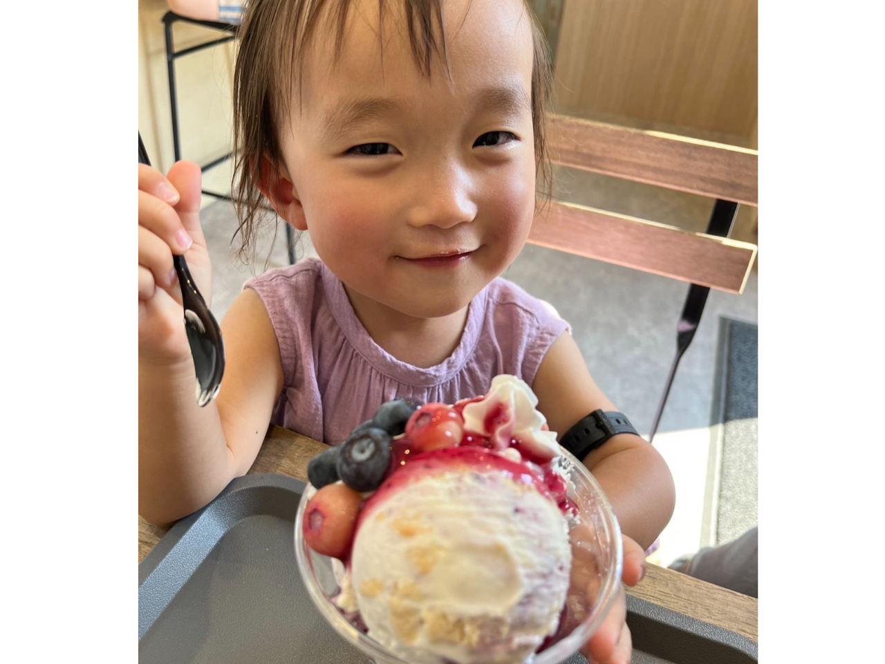 �J�t�F�����݂���Ă���̂ŁA�u���[�x���[���̍��Ԃɏ��x�e�Ƃ��ăp�t�F�₩���X�A�h�����N�Ȃǂ����y���݂��������܂��B�J�t�F�ƃu���[�x���[���̍s�����͎��R�ł��B