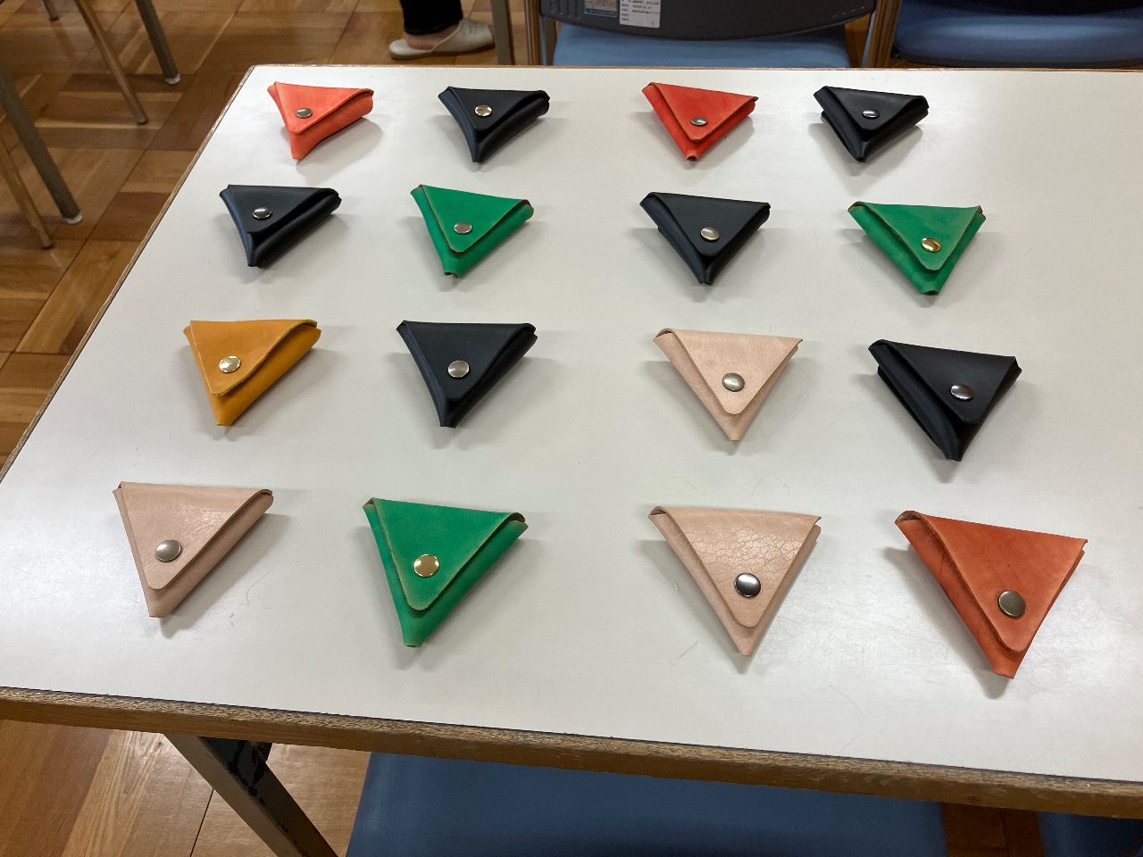 いろんな色のコインケースができるよ。