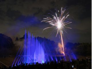 この日だけの花火&噴水ショー ※画像はイメージです