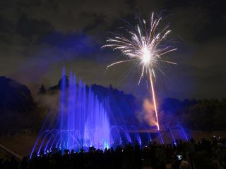 この日だけの花火&噴水ショー ※画像はイメージです