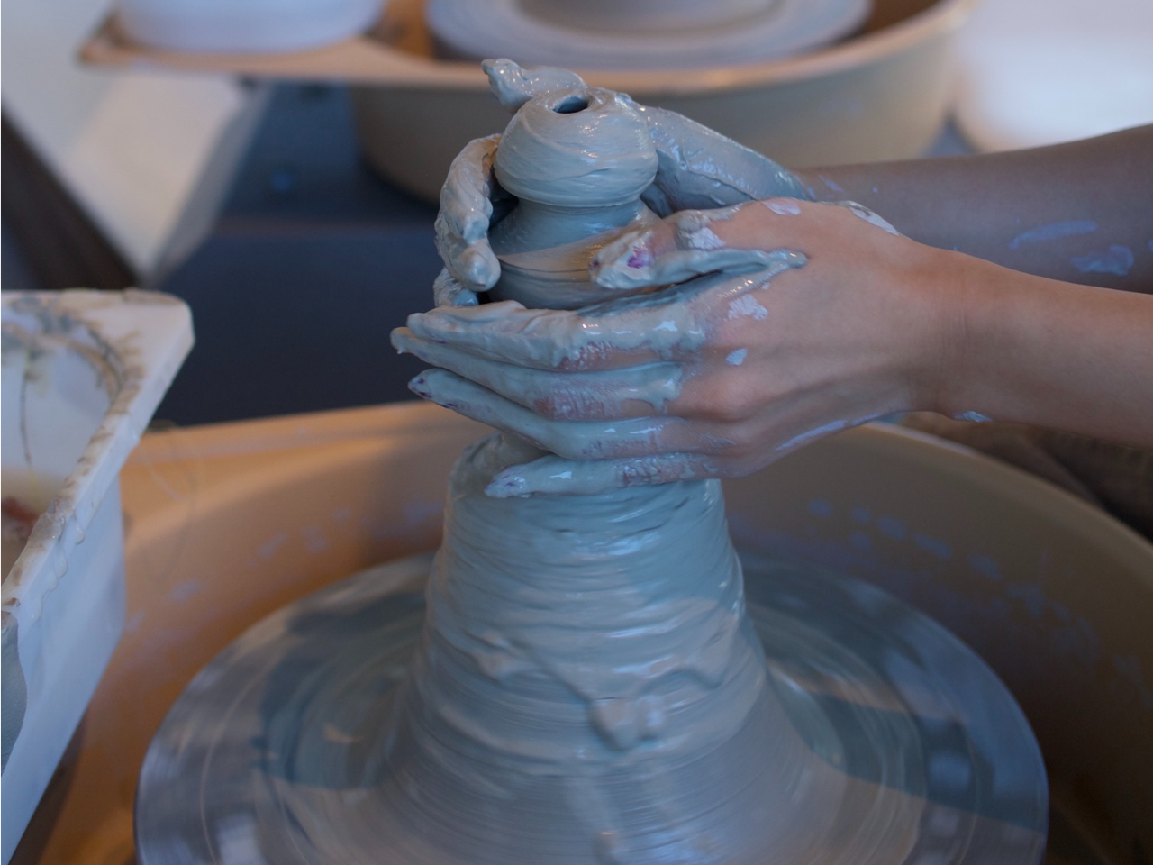 ̓閾邭Vvȕ͋C̃X^WIŁAЂفXƏWoԂłB