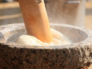 日本の文化の餅つきを気軽に楽しく体験♪