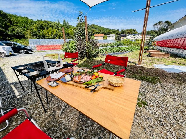 BBQ料金セット(BBQコンロ、炭、トング、ハサミ、椅子、テーブル、皿、焼肉のたれ、箸、おしぼり)※お肉なしプランです