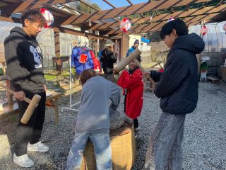 餅つきで体ぽかぽか笑