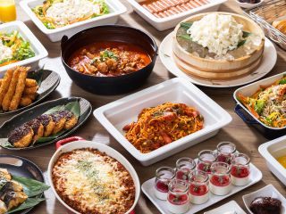 「今日一日をがんばってもらいたい」「その為に朝食にこだわりたい」をモットーに、和洋ビュッフェをご用意しております。 なかでも、「名古屋めし」がご好評です。