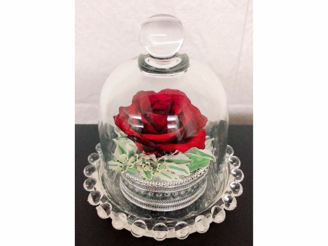ガラスケースの中に入っているレカンフラワー