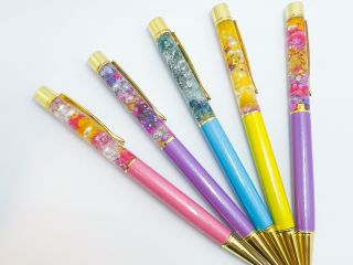 キラキラ可愛いボールペンです☆