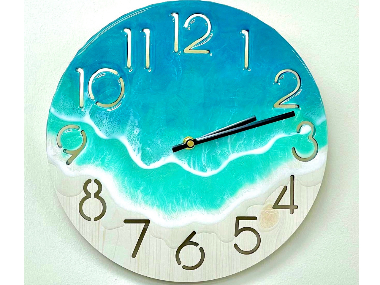 波アートの爽やかな時計です☆