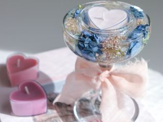 ティーライトキャンドルを入れ替えるだけで、くり返し使えるジェルキャンドルホルダーです。