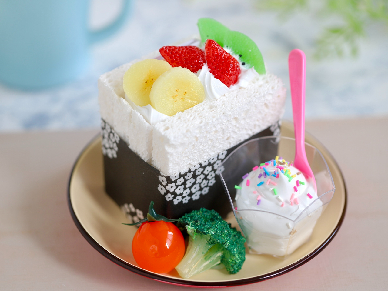 �t���[�c�T���h�C�b�`�i3,500�~�j�d�オ��T�C�Y�F��14cm �~ 14cm ������12cm ������t���ɂ�葽���قȂ�܂��B
