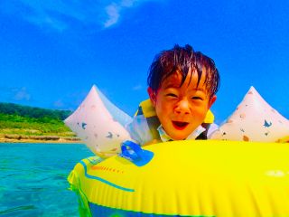 当店が厳選したシュノーケリングポイントはウミガメの産卵地でもあります(°▽°) その為高確率でウミガメを見ることが出来ます♪♪