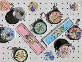 お花は季節によって変わります。デザインはサンプルがありますので、お選びいただけます☆