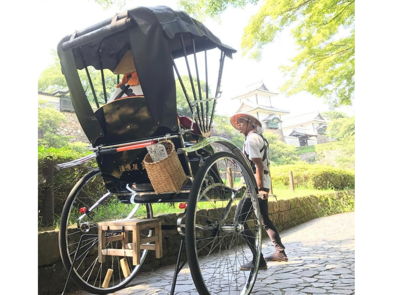 金沢城へ俥夫がご案内!ガイド付き