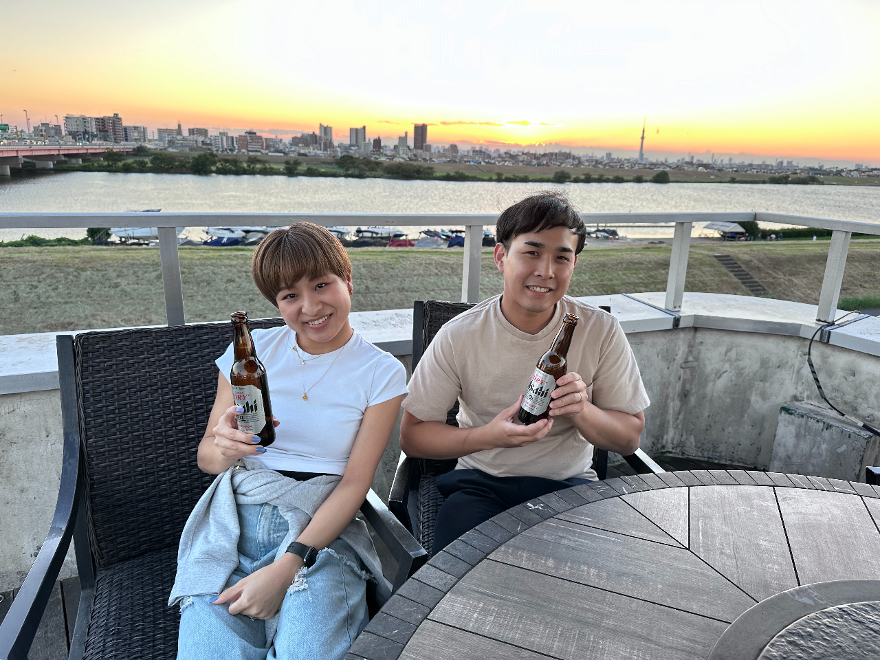 カップルのデートにも最適なスカイテラスデッキ^^いつもとは違う空間をご堪能下さい♪