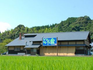 バイパスから見えるこの看板が目印です