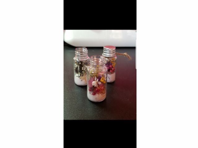 オプションの携帯用モイストポプリのミニボトルです。香りもあって 可愛いですよ♪