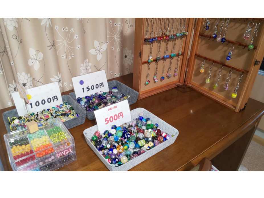 休憩室にてお得なトンボ玉の販売も致しております。