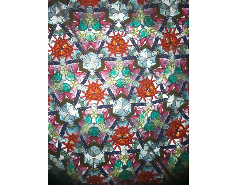 沢山の色で明るいイメージに