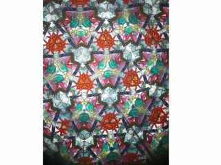 沢山の色で明るいイメージに