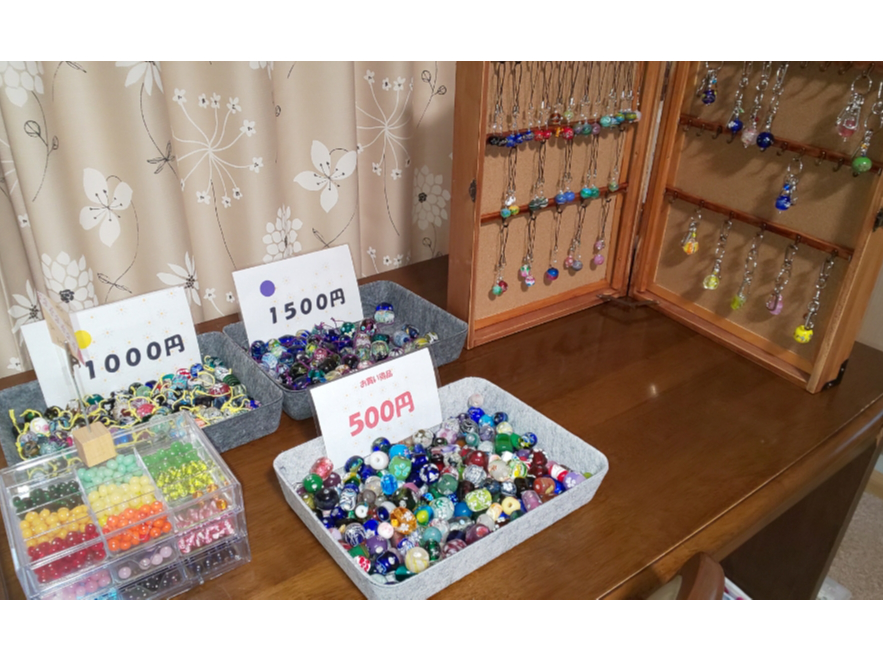 休憩室にはお得なトンボ玉も販売致しております。